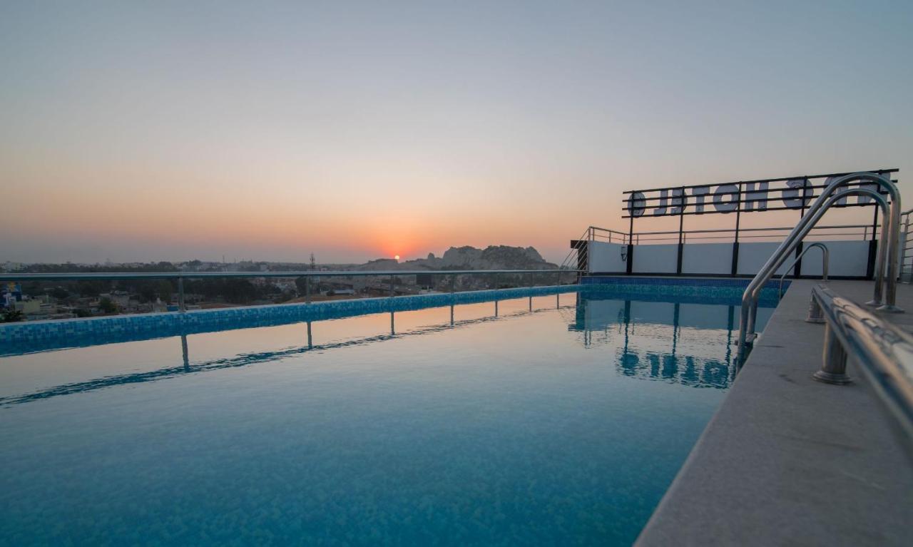 Npg Hotel Yelahanka Eksteriør billede